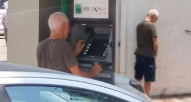 O müğənni bankomatın divarına yaxınlaşdı və...