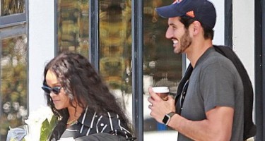 Rihanna ərəb milyarderlə nişanlandı