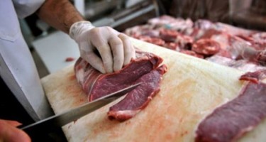 Qurban ətini spirtli içki ilə yemək olar?
