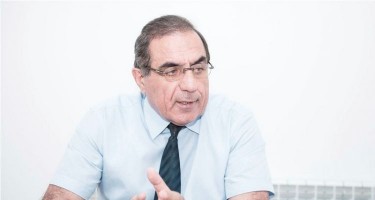 Sabiq dövlət müşavirinə ağır itki