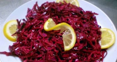 Qırmızı kələm salatı