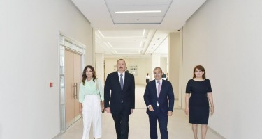 İlham Əliyev və xanımı yeni məktəbin açılışında