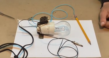 Adi qələmlə 220 volt enerji əldə etmək