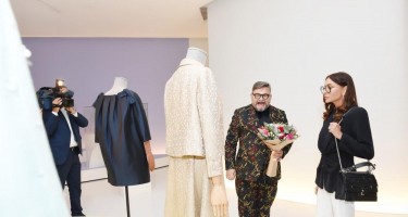 Mehriban Əliyeva  "Modernizm və moda" sərgisinin açılışında iştirak edib