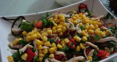 Toyuq salatının hazırlanması