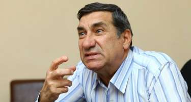 ​Arif Quliyev müğənniliyə başladı 