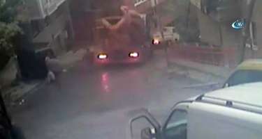 Beton qarışdıran maşın yaşayış binasına çırpıldı