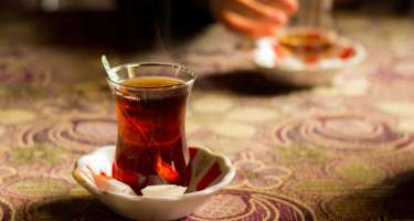 Azərbaycanda müğənninin çayına zəhər qatdılar