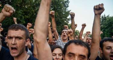 Ermənistanda hərbçilərə görə aksiyalar