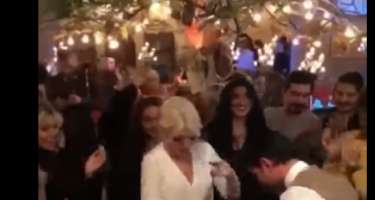 Ajda Pekkan Xəyyamla Azərbaycan mahnısı sədası altında rəqs etdi