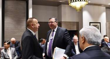 İlham Əliyev liderlərin toplantısına qatıldı