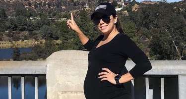 42 yaşlı aktrisa hamiləlik FOTOLARını paylaşdı