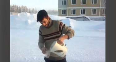 - 48 dərəcə soyuqda qaynar suyu havaya atsaq 