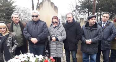 ​Akademik Milli Dram Teatrının kollektivi Zərnigar Ağakişiyevanın məzarını ziyarət edib