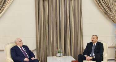  İlham Əliyev Fəttah Heydərova "İstiqlal" ordeni təqdim edib