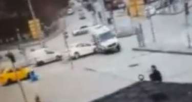 Təcili yardım maşını yuvarlandı