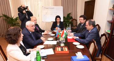 Kamal Abdulla Macarıstan səfiri ilə görüşüb