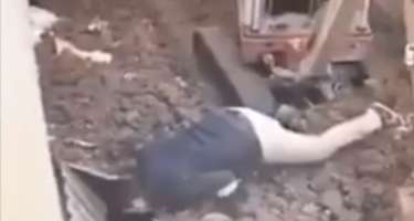 ​Yer aralandı, içinə düşdü