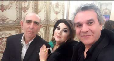 Bu da Təranə Qumrala dərs keçən müəllim