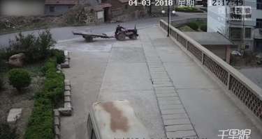 Qorxunc QƏZA! Aşağı düşdü və...