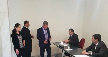 Azərbaycanın Təbrizdəki Baş Konsulluğunda yaradılmış məntəqədə səsvermə davam edir