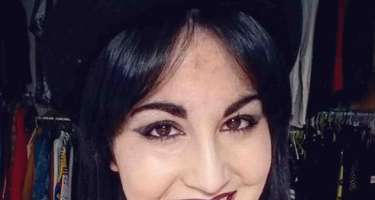 Sədəf xəstəliyi ilə mübarizə aparan model 