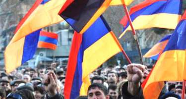 Ermənistan müxalifəti "məxməri inqilab"ın başladığını elan etdi