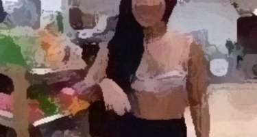 Kamera qarşısında soyunduğu qadın 