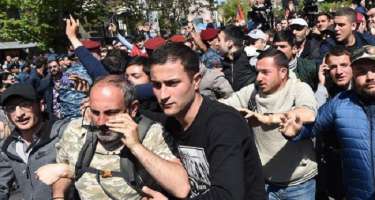 İrəvanda yeni etirazlar, xalq tələb edir: “Paşinyan baş nazir olsun”
