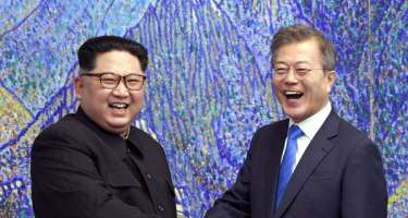 Kim Çen In Cənubi Koreya lideri ilə görüşüb