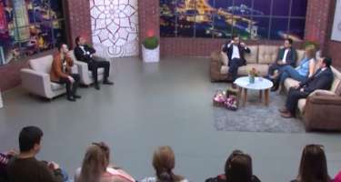 ​Rövşanə meyxanaçıya muğam oxutdurdu: “Muğam bağışlasın bizi” 
