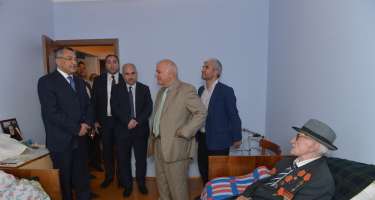Rövşən Rzayev 100 yaşlı Böyük Vətən Müharibəsi veteranına baş çəkib