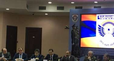 Nikol Paşinyan yeni təyin olunmuş müdafiə nazirini təqdim etdi