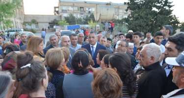 Rövşən Rzayev sanatoriya və qəzalı vəziyyətdə olan inzibati binalarda məskunlaşan məcburi köçkünlərlə görüşüb
