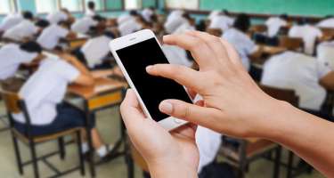 Şagirdlərin məktəbə telefonla gəlməsinin qarşısını almaq olmur