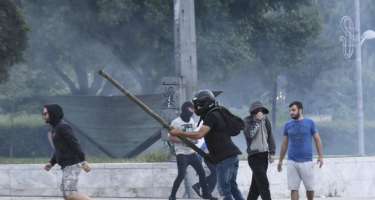 Yunıstanda polislə nümayişçilər arasında qarşıdurma yaşanıb