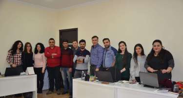 - Biz sizinlə güclüyük!
