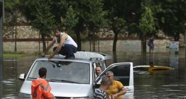 Güclü yağış İstanbulda sel və 