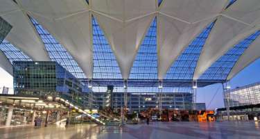 Münxen aeroportunda bir sərnişinə görə 300-ə