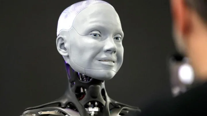 İnsana bənzər robotlar iş həyatına qədəm qoyur: 2026-cı il dönüş nöqtəsi oldu