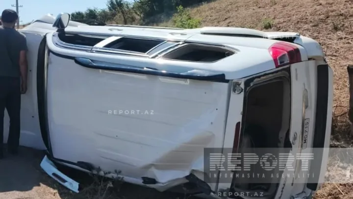Cəlilabadda avtomobil aşdı -