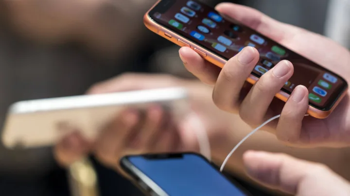 Azərbaycan smartfon idxalını artırıb