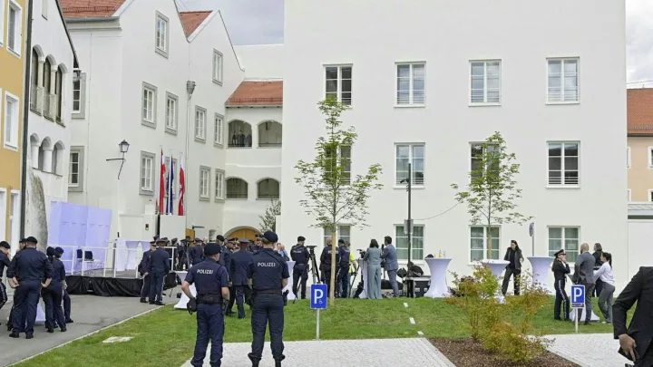 Hitlerin doğulduğu bina ilə bağlı qərar verildi