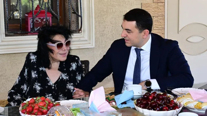 Nazir Flora Kərimovanı belə təbrik etdi -