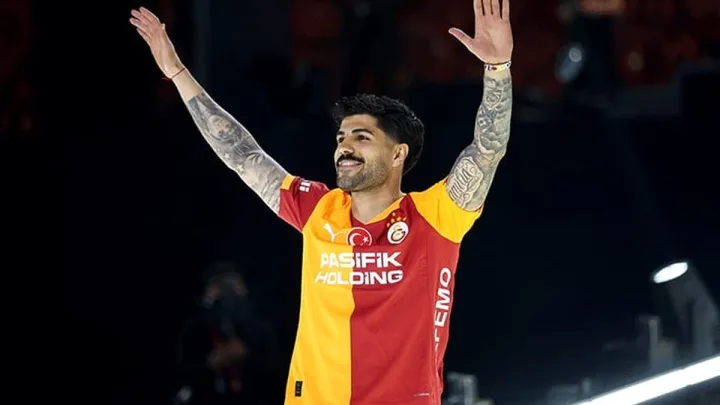 "Qalatasaray" iki ulduzunu yola salır 