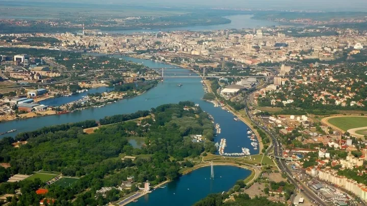 Turistlər bu avropa ölkəsinə axın edir 