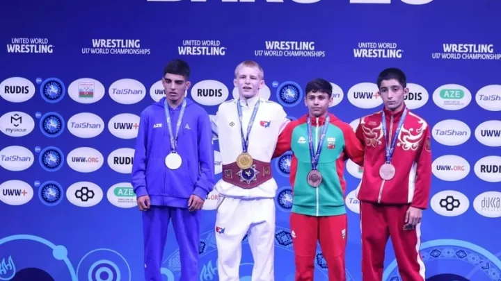 Gümüş medal qazanan Əli Cavadlı mükafatlandırılıb