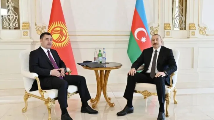     İlham Əliyev Sadır Japarovla təkbətək görüşdü