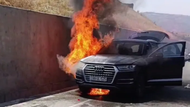 Ağsuda “Audi Q7” qəfildən alışıb yandı - 