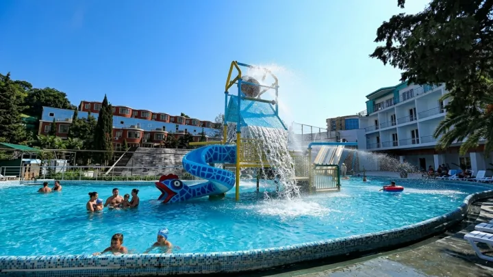 Hovuzda ayağı su nasosunda qalan uşaq öldü - 